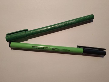 Ручки из тетрапак и зубных щеток